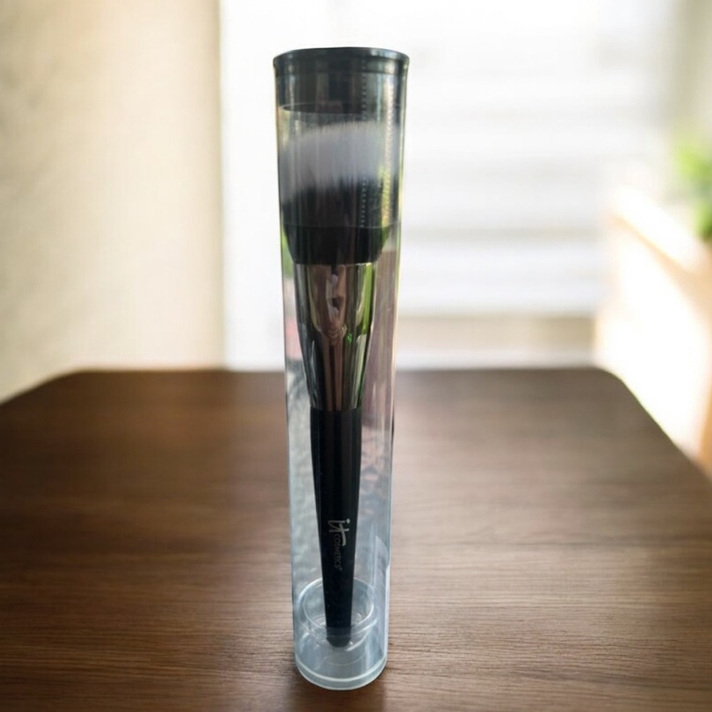 IT Cosmetics NEW Heavenly Luxe Wand Ball Powder Brush No. 8 NIB‎